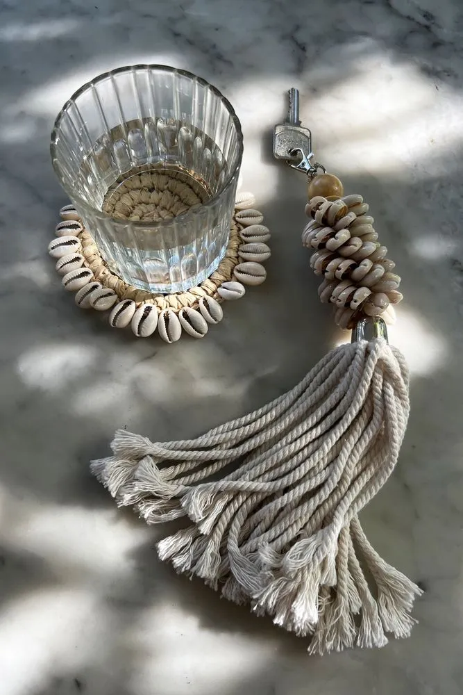 The raffia shell coaster - natural