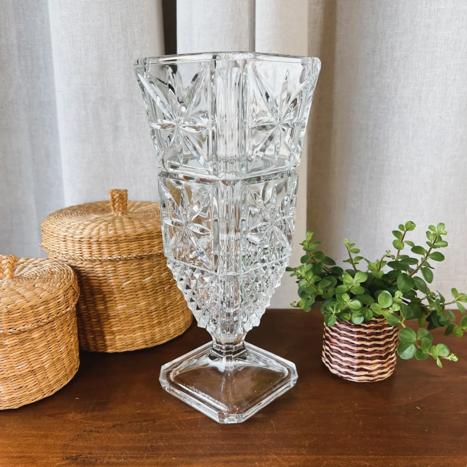 Vase en verre taillé 