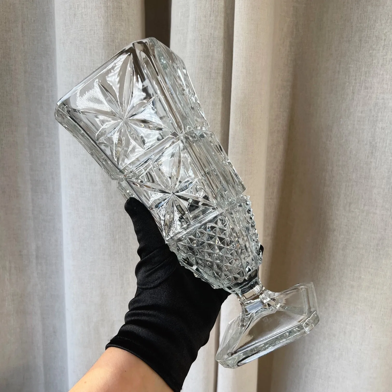 Vase en verre taillé 